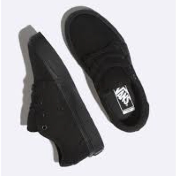 Vans Kids Blackout Skate Chukka Classic Low-Top Design Sneaker/Shoe | NEW/NIB! - Picture 3 of 16